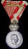 MILITÄRVERDIENSTMEDAILLE SILBER (Signum laudis) Franz Joseph I mit Schwertern